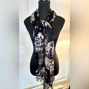 🆕 Lightweight wrap/scarf w/tassles. Tartan & floral pattern, black,brown,white